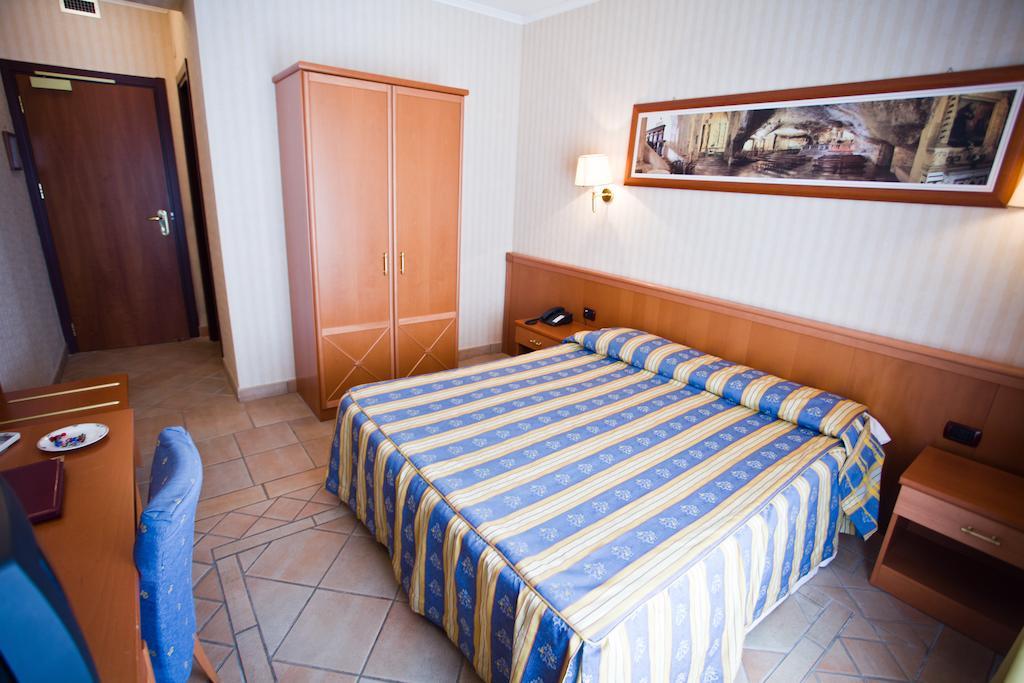 Palace Hotel San Michele Monte SantʼAngelo Habitación foto